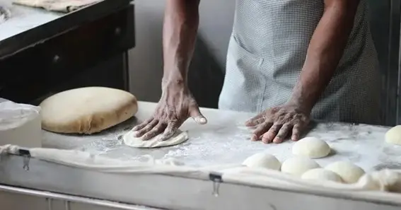 how many cups of flour in a 5 pound bag