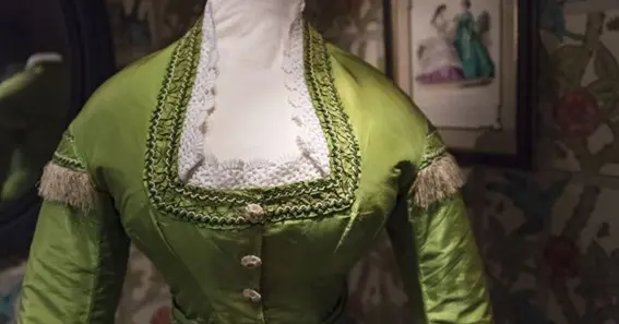 green dressfrom the 19190 and why was it bad